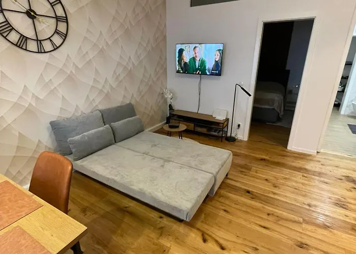 Schulerhaus 斯特滕阿卡顿玛